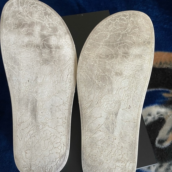 Versace Palazzo Pool Slides! - Picture 4 of 5